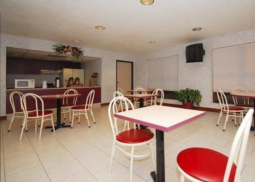 Texas Inn Харлинген Ресторант снимка